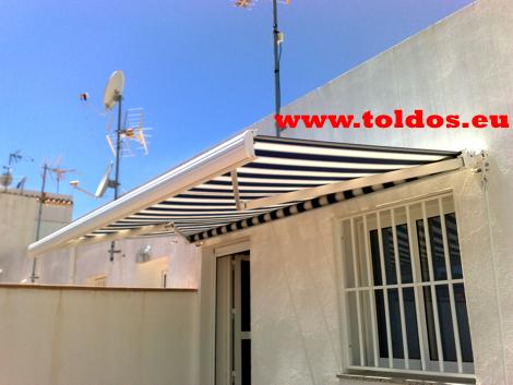 Toldo de brazo invisible cofre abierto